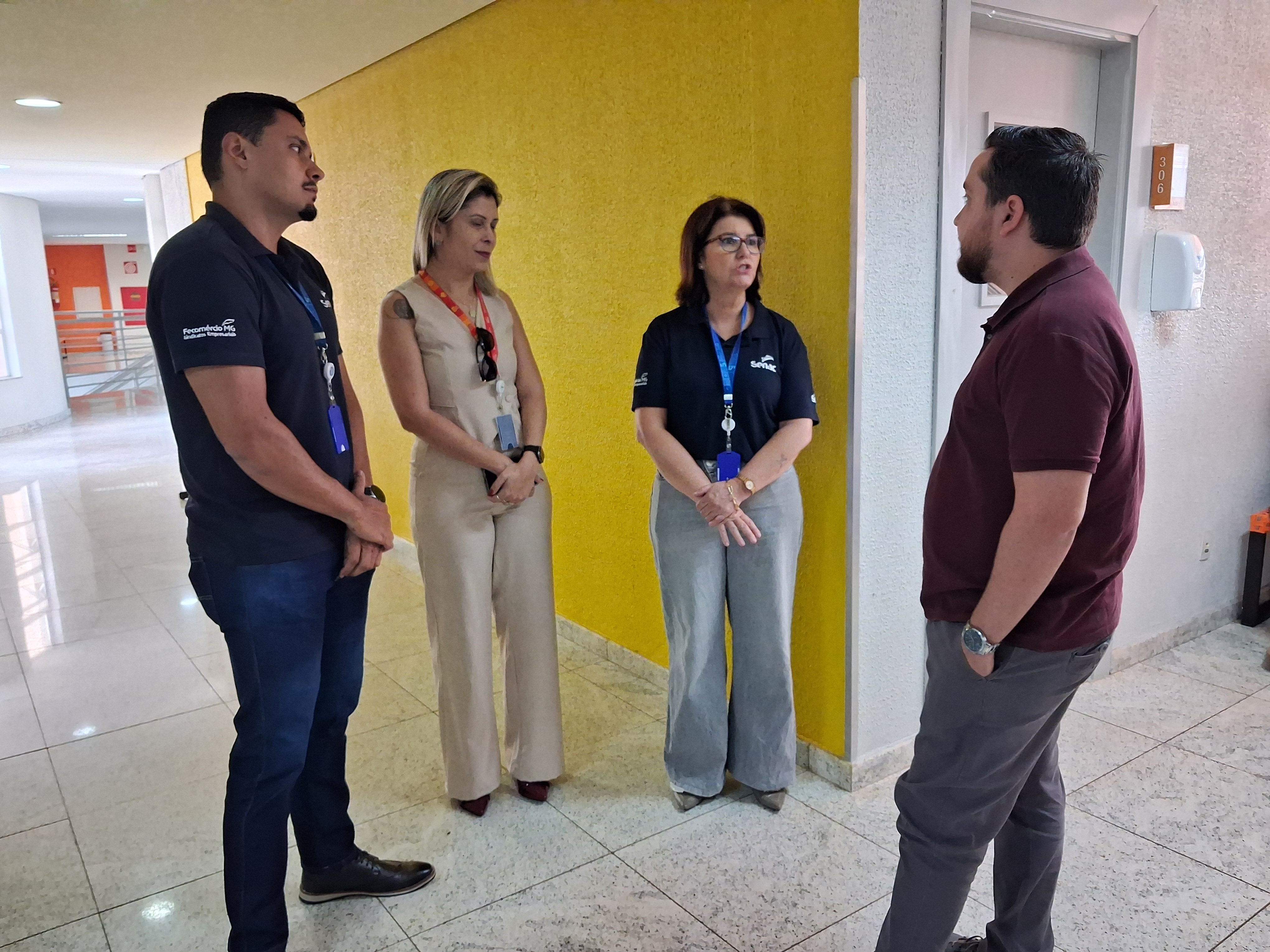 Superintendente de Educação Profissional da Sedese, Gilmar Alves Cota Junior, em visita à Unidade de Uberaba.